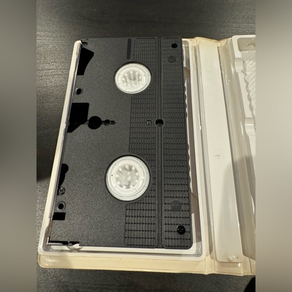 MAKE AN OFFER Stuart Little VHS - Picture 4 of 6